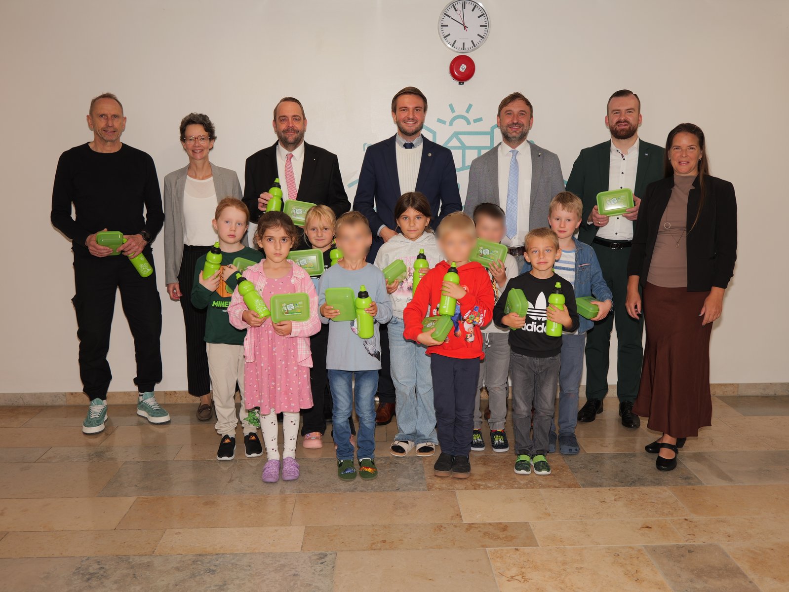 Brotdosen und Trinkflaschen für alle Schulanfänger Brotdosen und Trinkflaschen für alle Schulanfänger